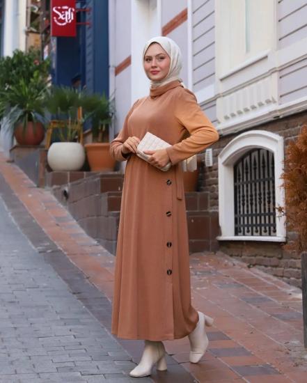 YANDAN DÜĞMELİ TRİKO ELBİSE